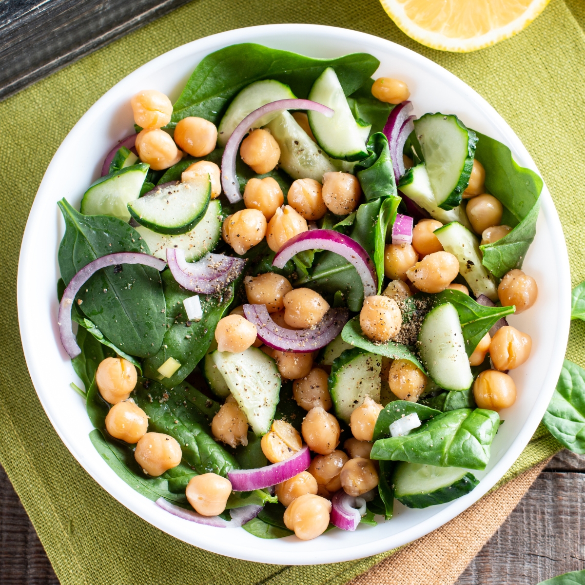 Ensalada de garbanzos y vegetales asados