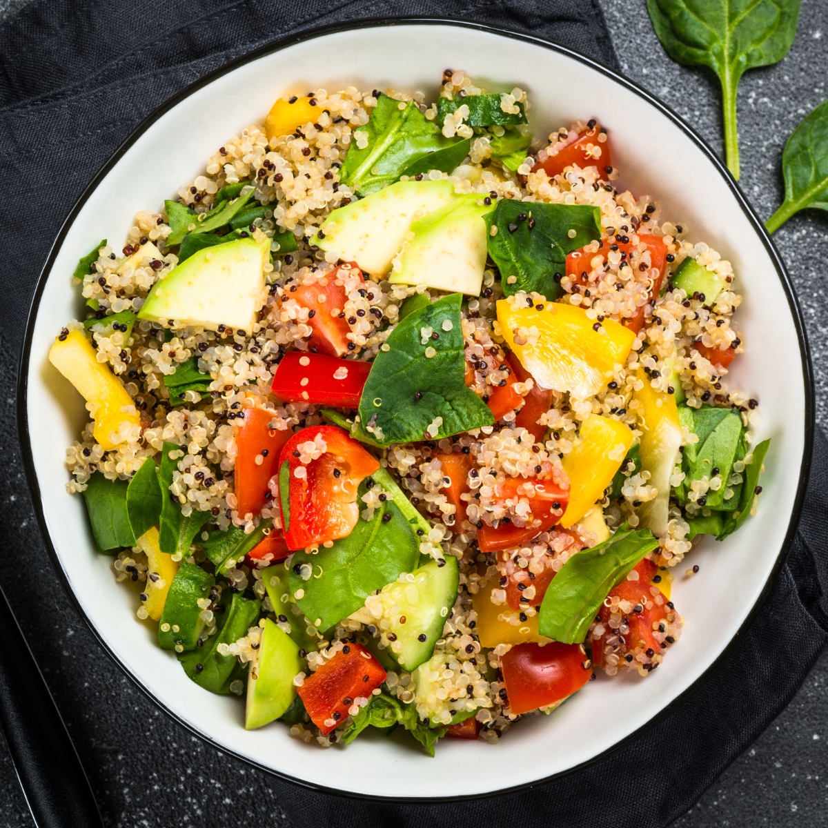 Ensalada de quinoa y vegetales de temporada